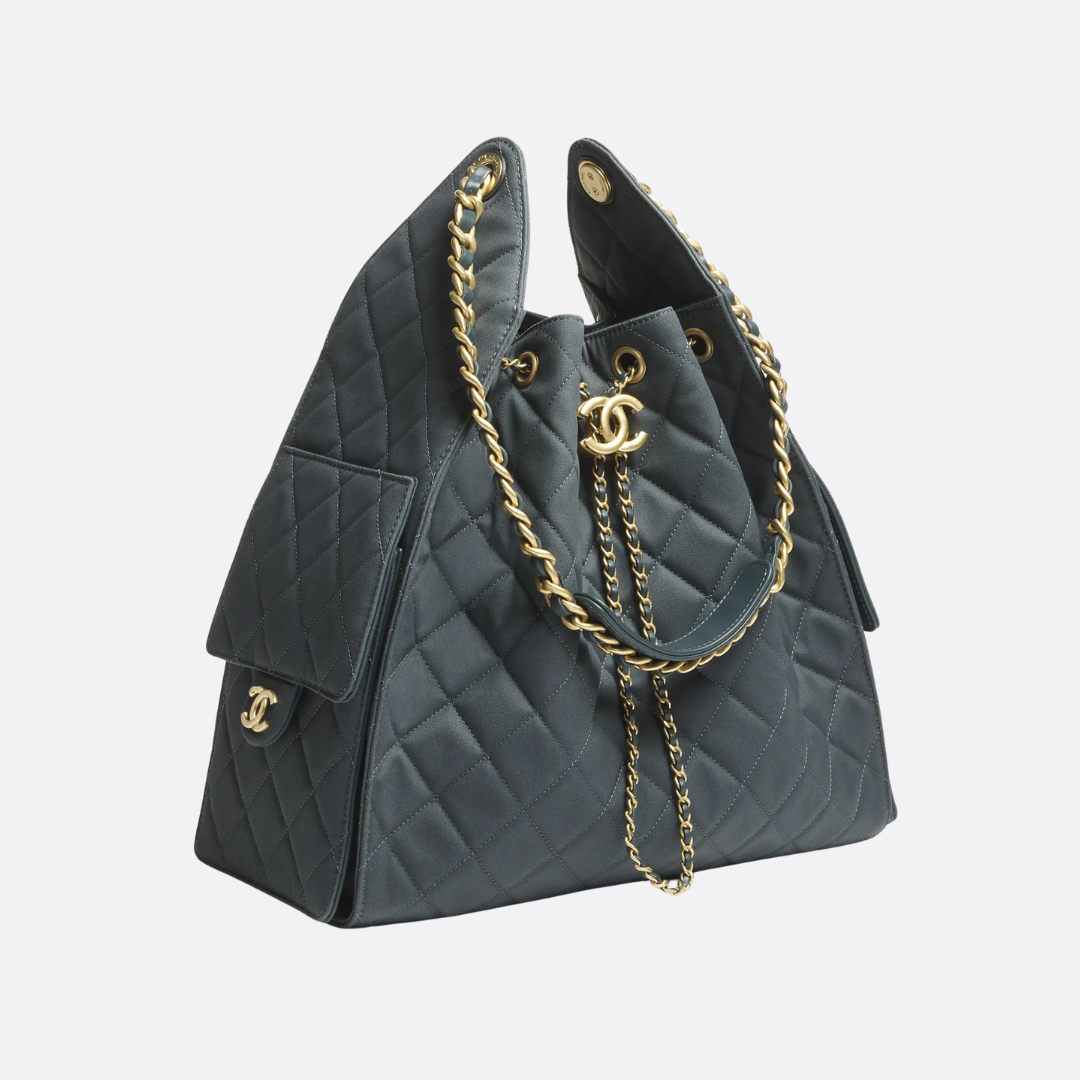CH 25 Medium Shoulder Bag