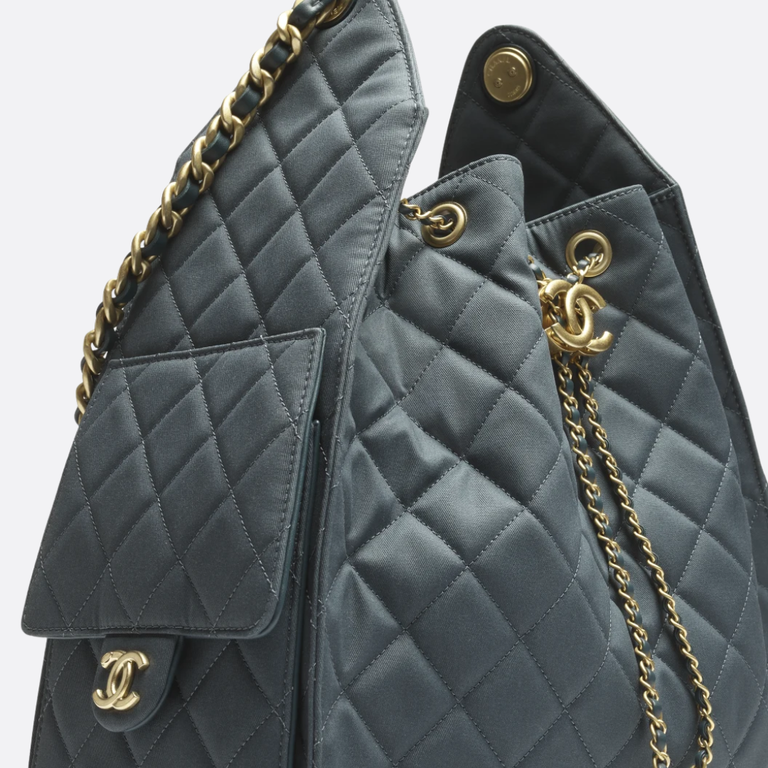 CH 25 Medium Shoulder Bag