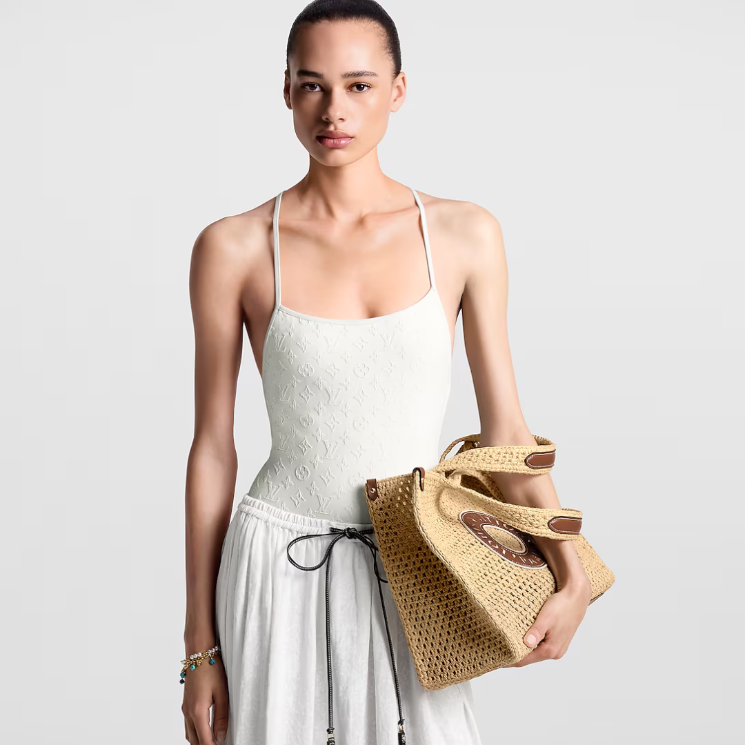LV Onthego Mm Handbag Made Of Raffia By The Pool