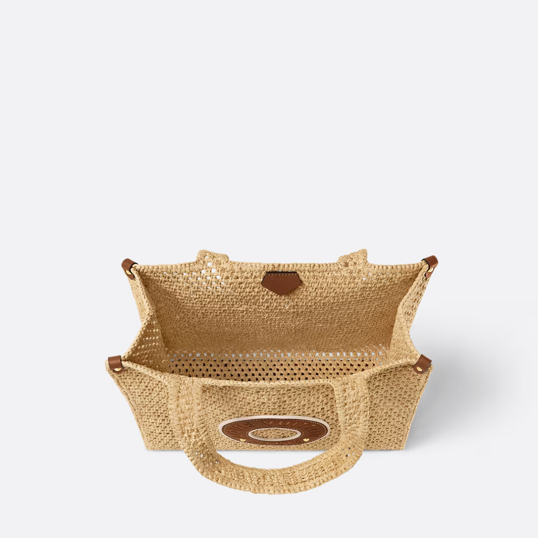 LV Onthego Mm Handbag Made Of Raffia By The Pool