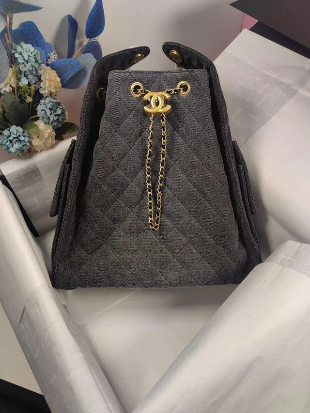 CH 25 Medium Shoulder Bag