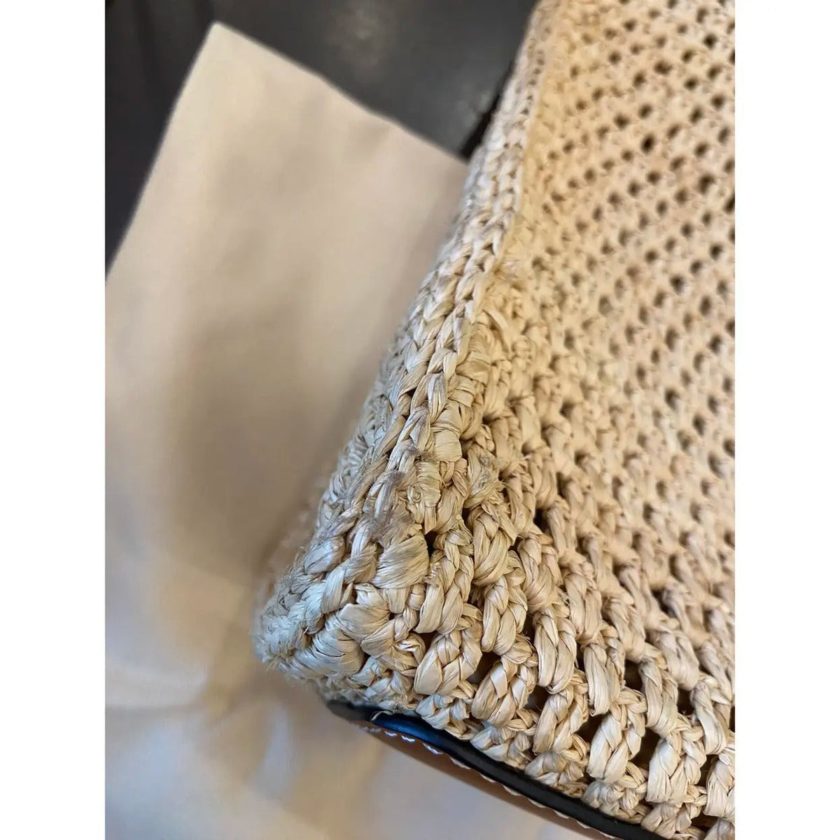 LV Onthego Mm Handbag Made Of Raffia By The Pool