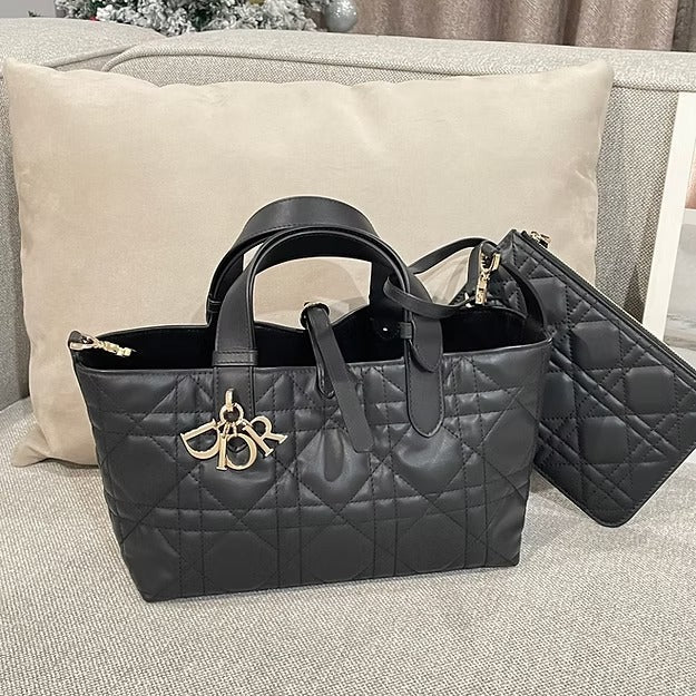 DR Medium-sized Handbag