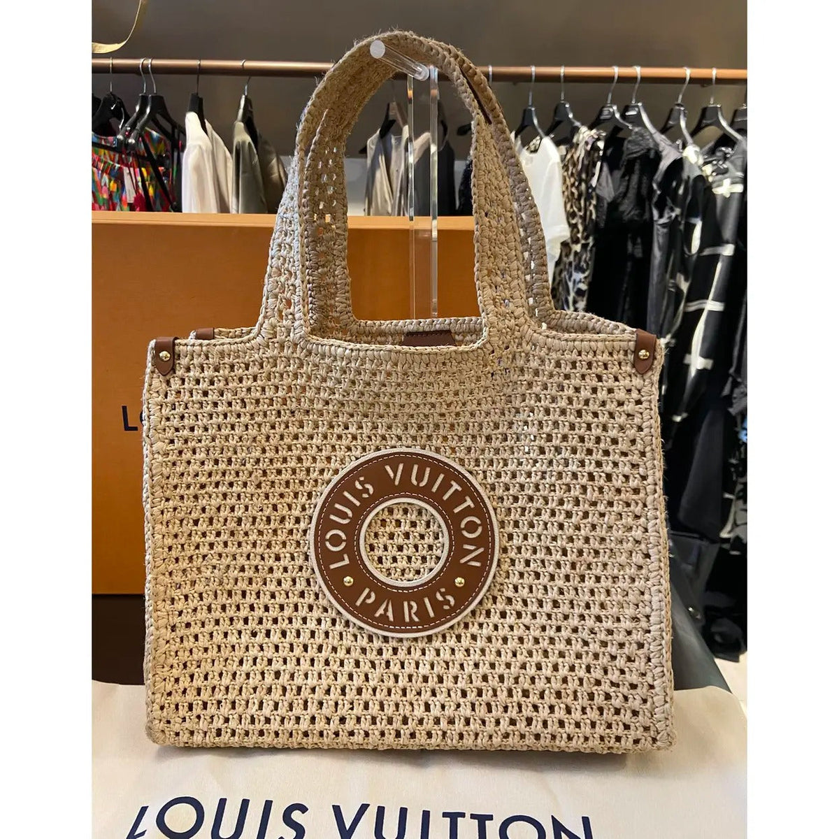 LV Onthego Mm Handbag Made Of Raffia By The Pool