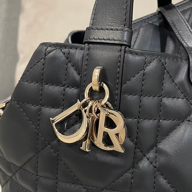 DR Medium-sized Handbag