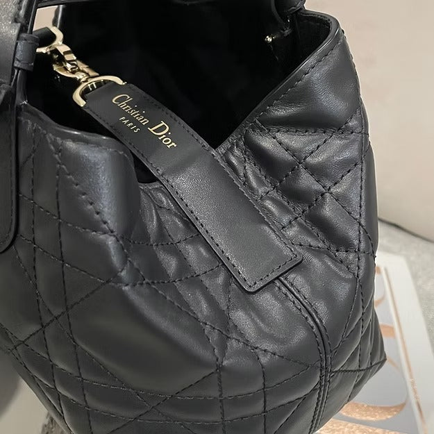 DR Medium-sized Handbag
