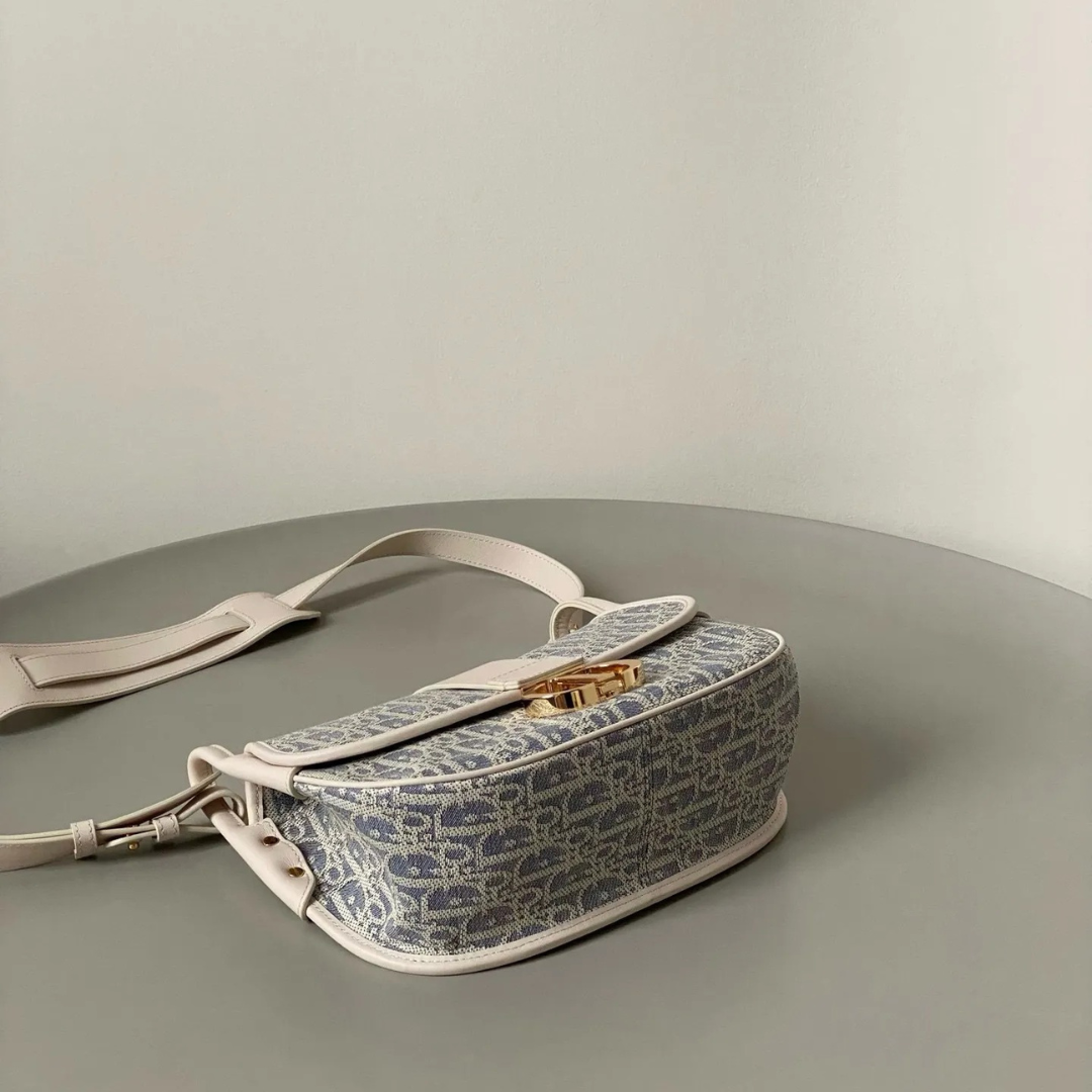 DR 30 Montaigne Medium Bag