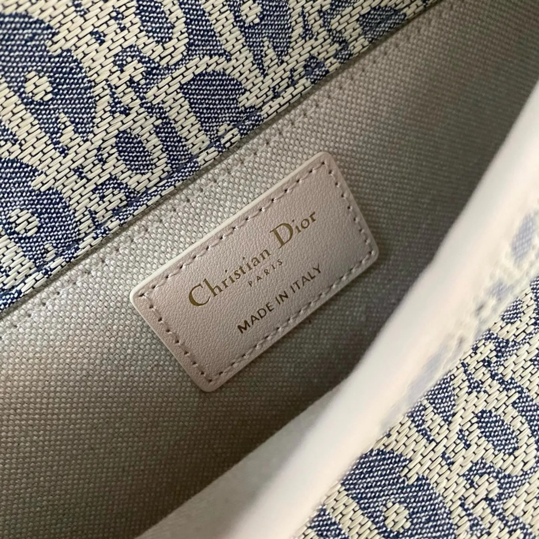 DR 30 Montaigne Medium Bag