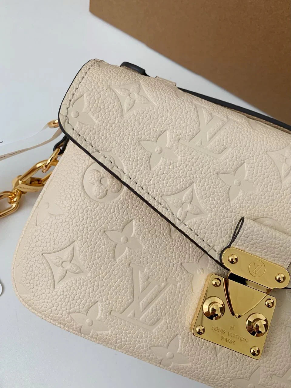 LV Pochette Métis East West