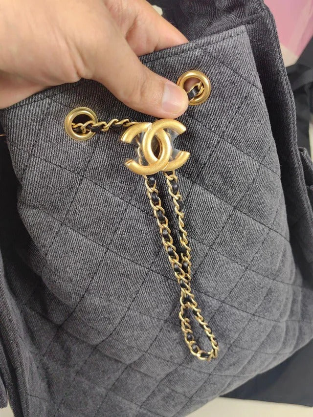 CH 25 Medium Shoulder Bag