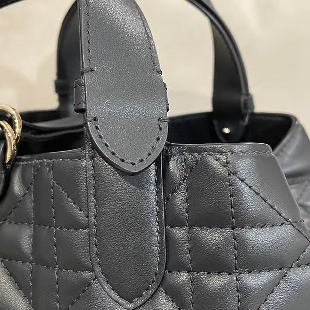 DR Medium-sized Handbag